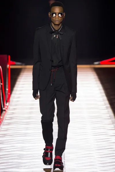Look 3